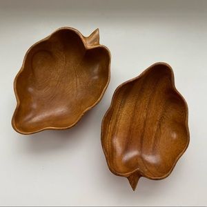Set of 2 vintage leaf bowls